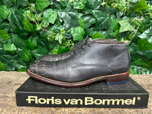 Afbeelding in Gallery-weergave laden, zo goed als nieuw veterschoen van Floris van Bommel maat 41,5