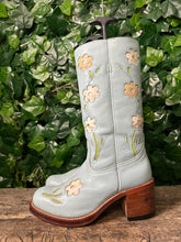 Afbeelding in Gallery-weergave laden, Amper gedragen vintage blokhak laars van Sendra maat 42