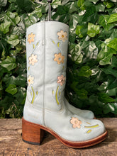 Afbeelding in Gallery-weergave laden, Amper gedragen vintage blokhak laars van Sendra maat 42