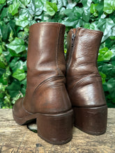 Afbeelding in Gallery-weergave laden, supergave vintage retro blokhak laarsje van Sendra maat 39