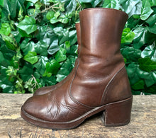 Afbeelding in Gallery-weergave laden, supergave vintage retro blokhak laarsje van Sendra maat 39