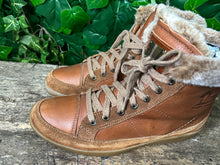 Afbeelding in Gallery-weergave laden, zo goed als nieuw hoge sneakers van Panama Jack maat 40